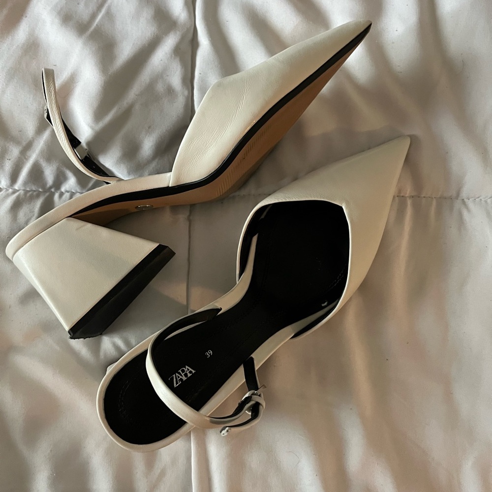Size 39 white heeled shoes